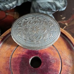 Silver plated pill or snuff box.